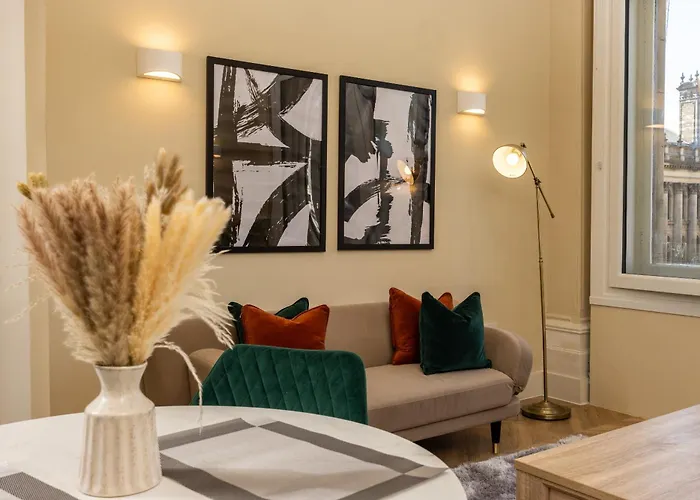 Апартаменты Stylish Duplex Headrow Ls1