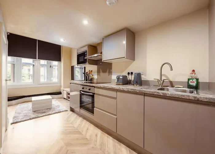 Апартаменты Stylish Duplex Headrow Ls1