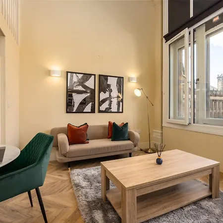 Stylish Duplex Headrow Ls1 דירה