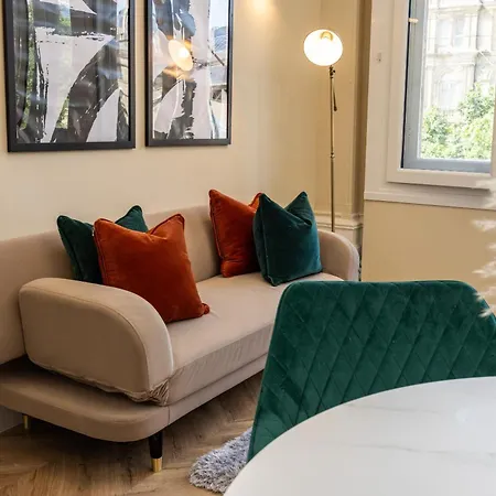 Апартаменти Stylish Duplex Headrow Ls1