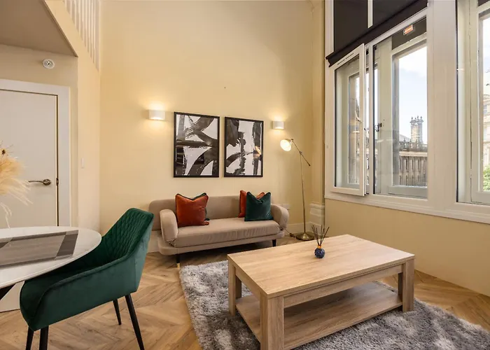 Stylish Duplex Headrow Ls1 דירה