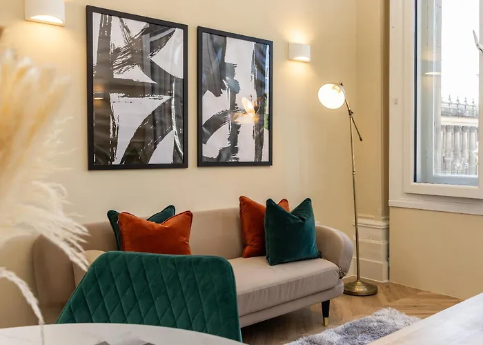 Апартаменти Stylish Duplex Headrow Ls1