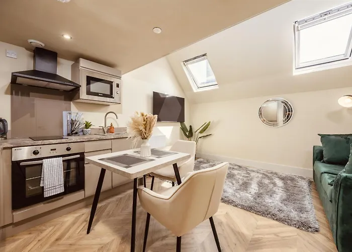 Stylish Duplex Headrow Ls1 דירה