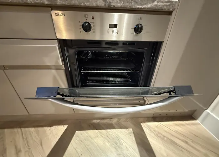 Athena Ls1 Free Secure Parking * Leeds (West Yorkshire)